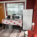 Saunamökki Kurjenrahkan Kansallispuistossa Poytya