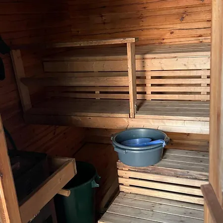 Saunamoekki Kurjenrahkan Kansallispuistossa *