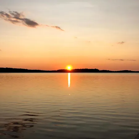 Saunamoekki Kurjenrahkan Kansallispuistossa شاليه Poytya