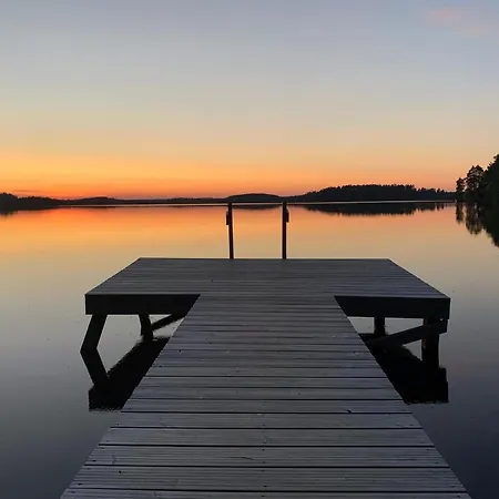 Saunamökki Kurjenrahkan Kansallispuistossa