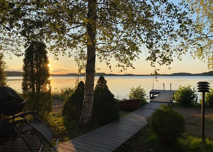 Saunamoekki Kurjenrahkan Kansallispuistossa Poytya