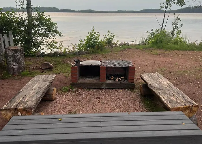 Saunamoekki Kurjenrahkan Kansallispuistossa Poytya